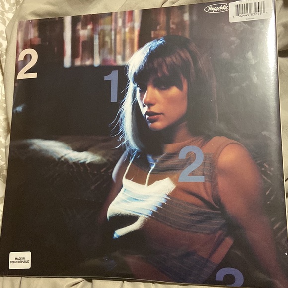 Taylor Swift signed Moonstone Blue Edition SEALED - Picture 4 of 5